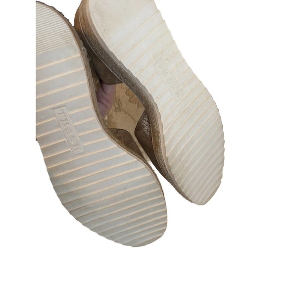 TRASK “Cammie” gold metallic embossed leather shoes from Sundance Women’s Size 8 - Picture 6 of 6